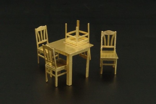 BRL72013   Table and chairs (thumb29758)