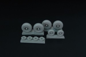 BRL72147   C-130 wheel set (with disc brakes) (Italeri) (attach1 32136)