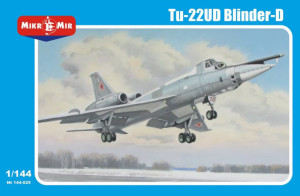 MM144-025   Tupolev Tu-22UD Blinder-D (thumb34381)