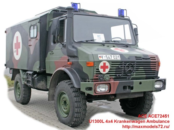 ACE72451   U1300L 4x4 Krankenwagen Ambulance (thumb42112)