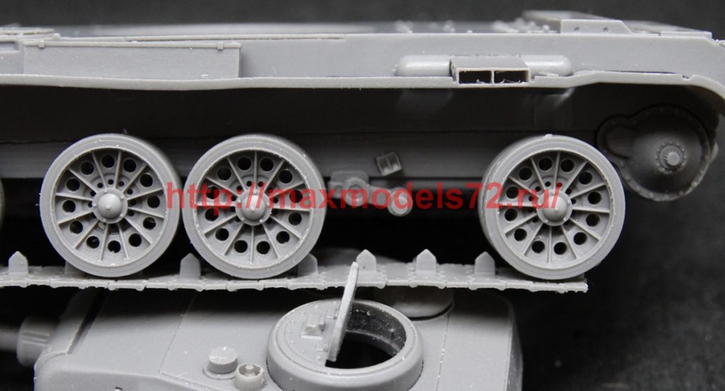 OKBV72097   Soviet Medium Tank T-44 (attach20 51657)