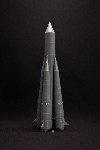 AMA14461   Советская ракета-носитель Р-7 Спутник  1/144   Soviet launch vehicle R-7 Sputnik 1/144 (thumb71555)