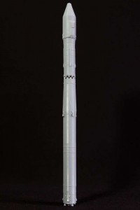 AMA145033   Ракета носитель Союз 2.1в со спутником разведки ЭМКА  1/144 (thumb79792)