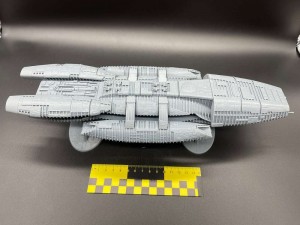 AMA400002   Звёздный крейсер «Галактика»   1/4000   ,   AMA400002 Battlestar Galactica 1/4000 (attach6 88014)