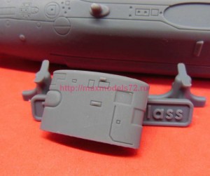 OKBN350046   Trafalgar class submarine with sonar 2076 set (attach2 90731)